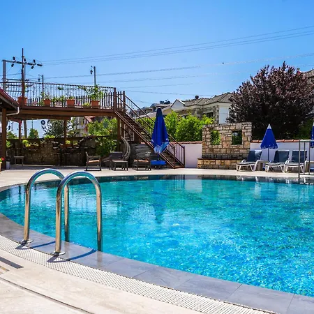 Ξενοδοχείο με διαμερίσματα Sahin 4*